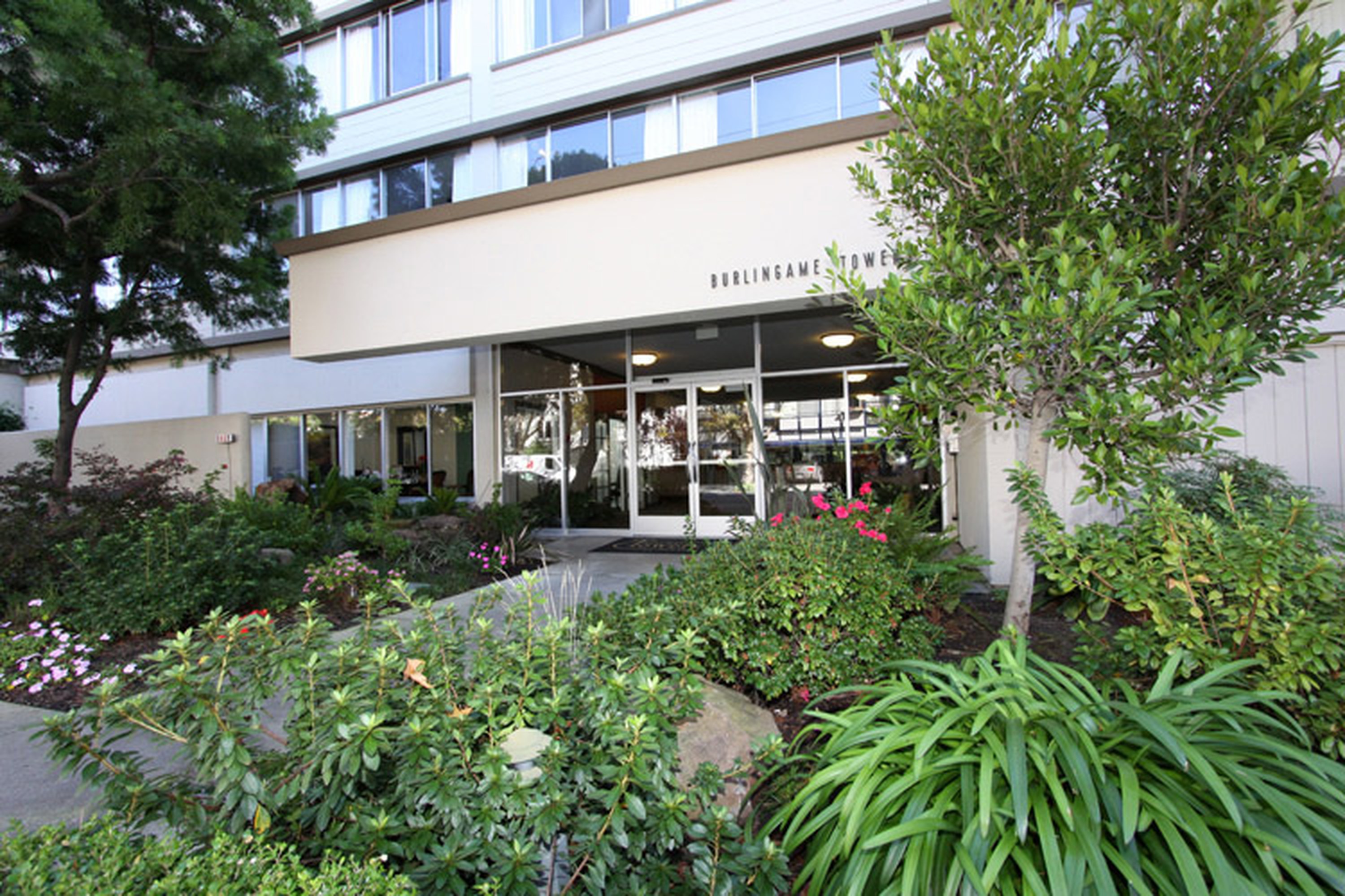 burlingametowersgalleryOutside shot 2 Burlingame Towers Apartments